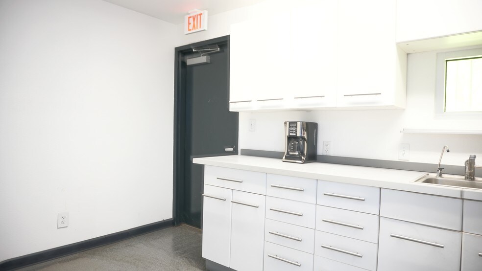 More Photos Of 2121 E Tropicana Ave, Las Vegas Office For Sale