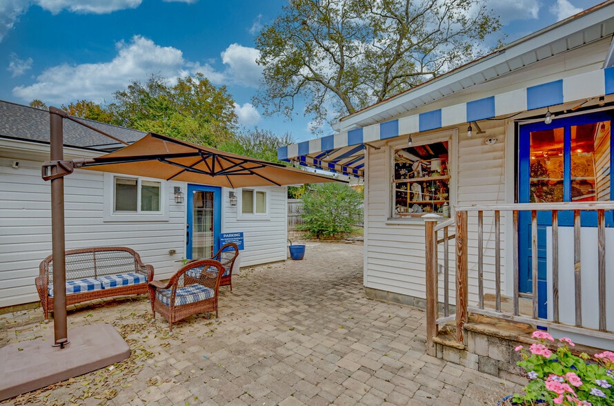 More Photos Of 808 Walker St, Columbia General Retail For Sale