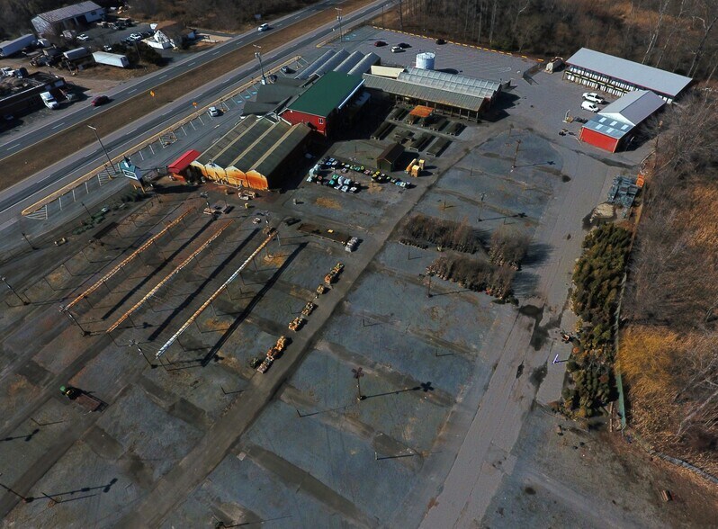 More Photos Of 5580 DuPont Pky, Smyrna Unknown For Lease