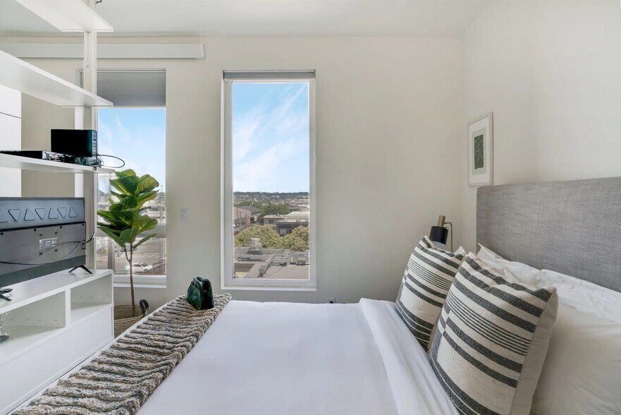 More Photos Of 3046 17th Ave W, Seattle Apartments For Lease