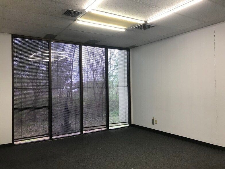 More Photos Of 9720 Town Park, Houston Office For Sale