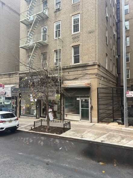 More Photos Of 133 E 157th St, Bronx Restaurant For Lease