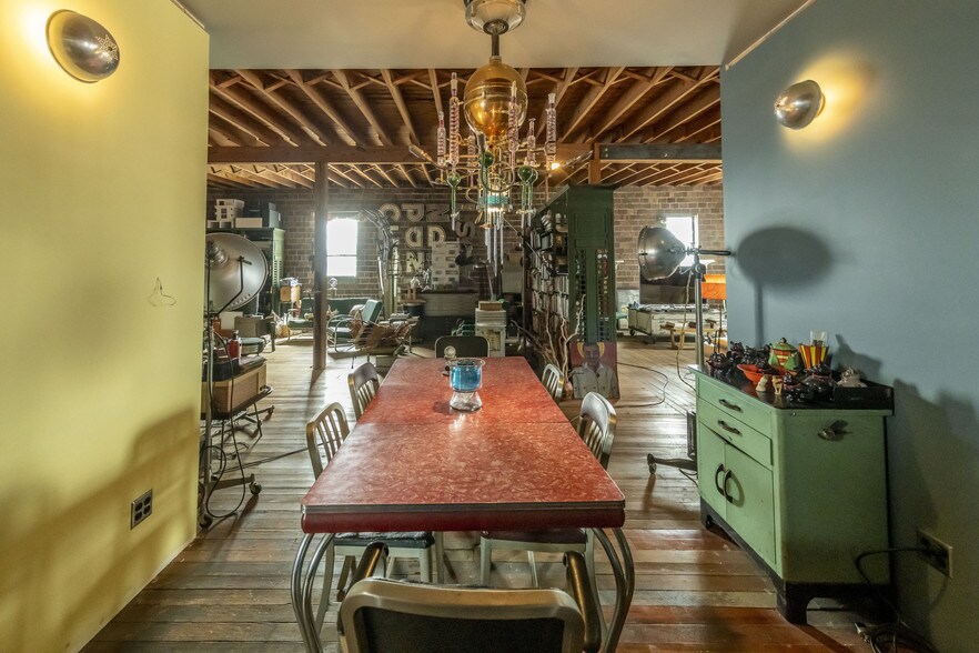 More Photos Of 502 N Hickory St, Champaign Research And Development For Sale