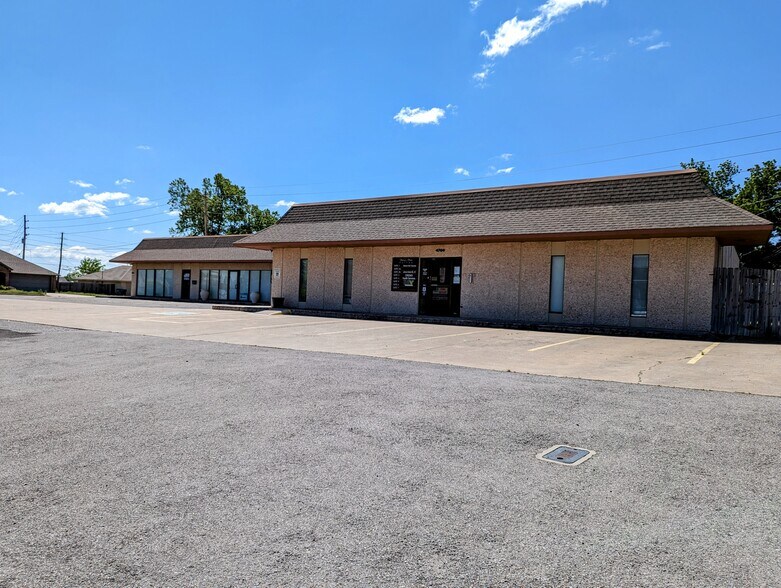 More Photos Of 1006 NW 47th St, Lawton Office For Sale