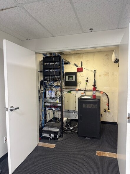 More Photos Of 4625 Wible Rd, Bakersfield Auto Dealership For Lease