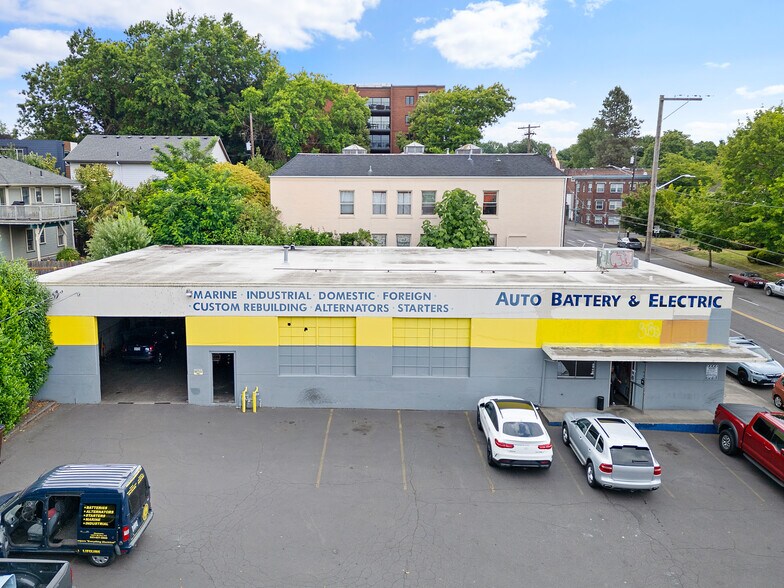 Primary Photo Of 1515 SE Hawthorne Blvd, Portland Auto Repair For Sale