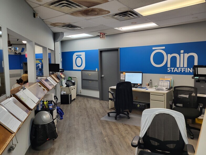 More Photos Of 2147 N Western Ave, Chicago Office For Lease