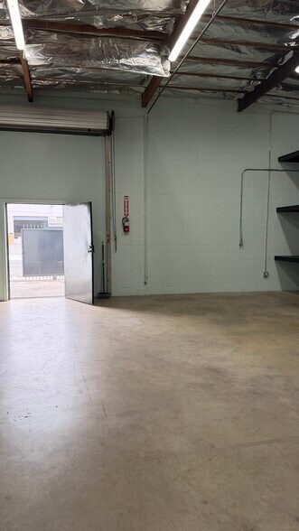 More Photos Of 148 W 32nd St, Los Angeles Land For Lease