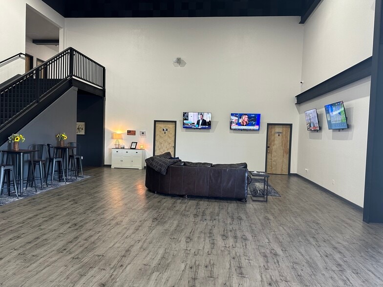 More Photos Of 1811 State Highway 185 E, Seadrift Hotel For Sale