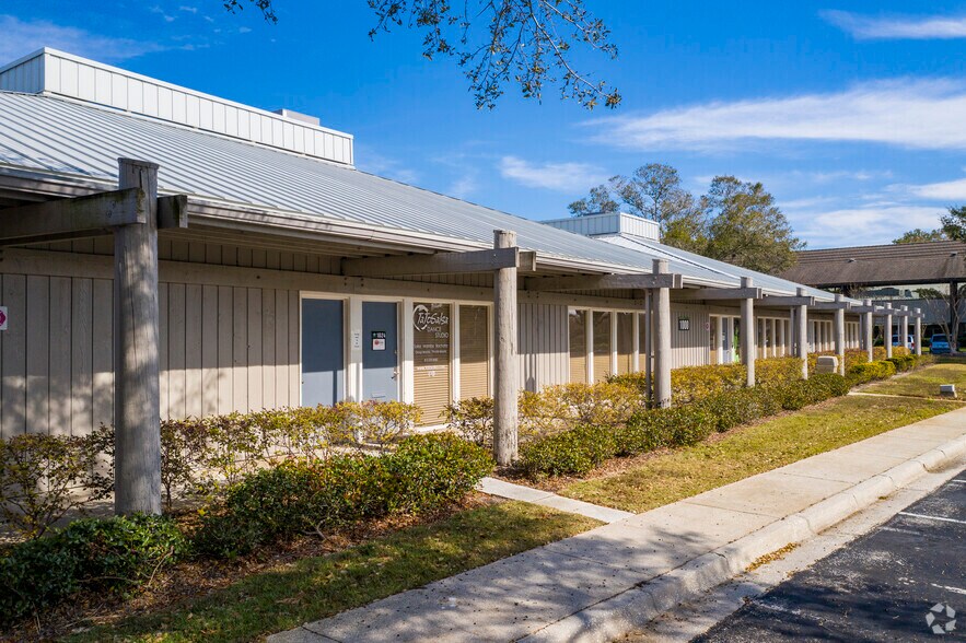 More Photos Of 2901 W Busch Blvd, Tampa Unknown For Lease