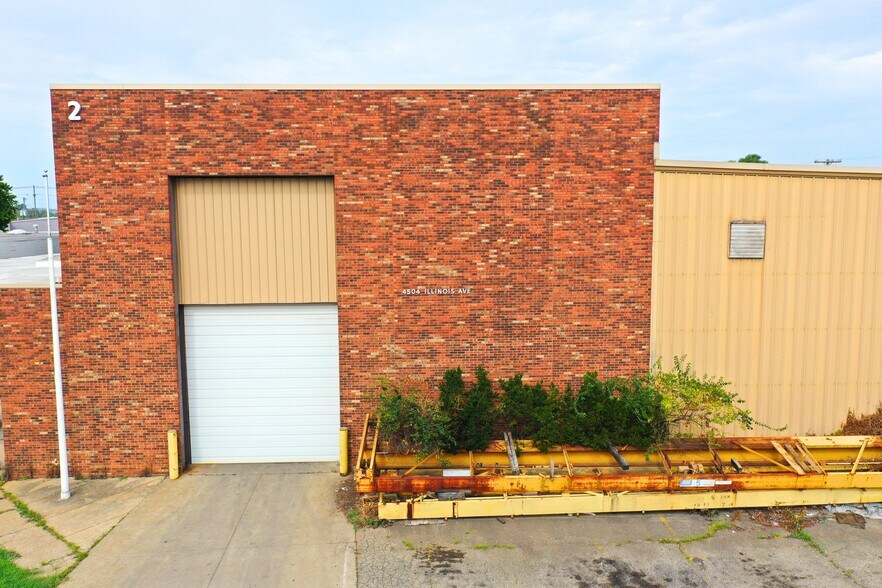 More Photos Of 4504 Illinois Ave, Louisville Warehouse For Sale