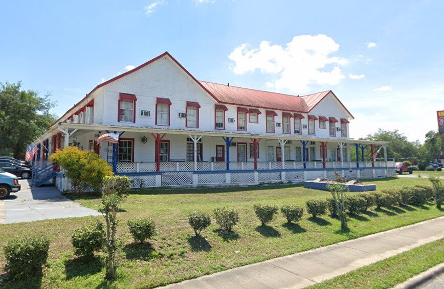 More Photos Of 300 S Volusia Ave, Orange City Hotel For Lease