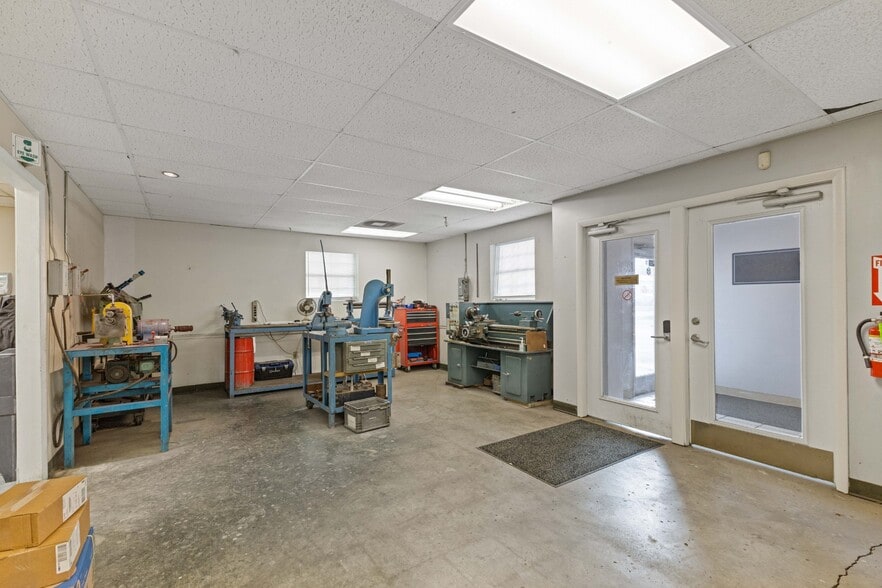 More Photos Of 1094 N Main St, Ashland City Light Manufacturing For Sale