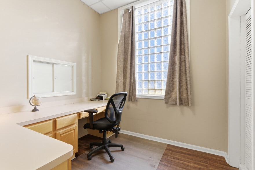 More Photos Of 2860 Noble Rd, Cleveland Office For Sale