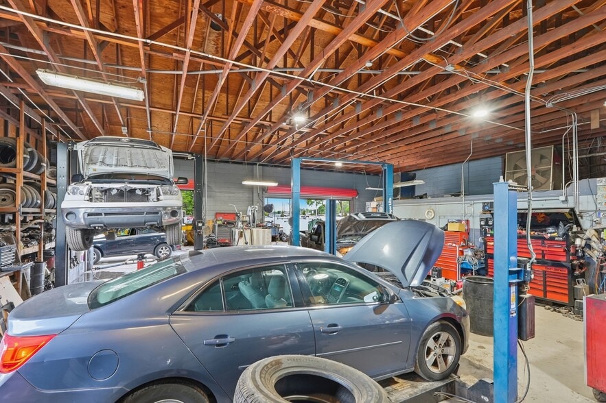 More Photos Of 6512 Old Cheney Hwy, Orlando Industrial For Sale