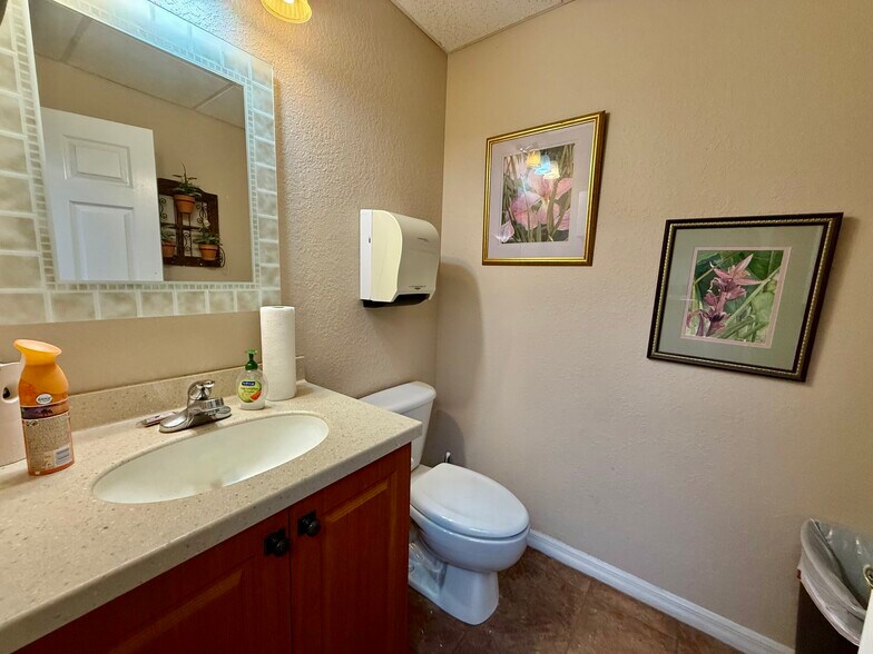 More Photos Of 2914 Kenilworth Blvd, Sebring Industrial For Sale