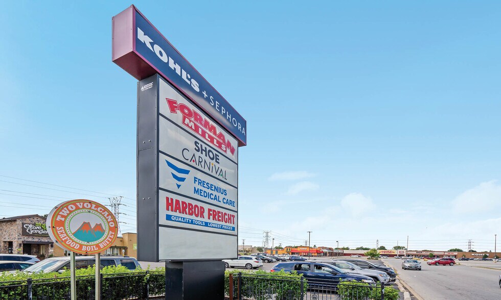 More Photos Of 7600 La Crosse Ave, Burbank General Retail For Sale