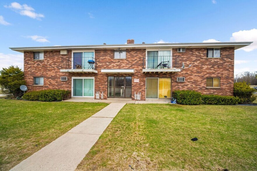 More Photos Of 9015 N 96th St, Milwaukee Apartments For Sale