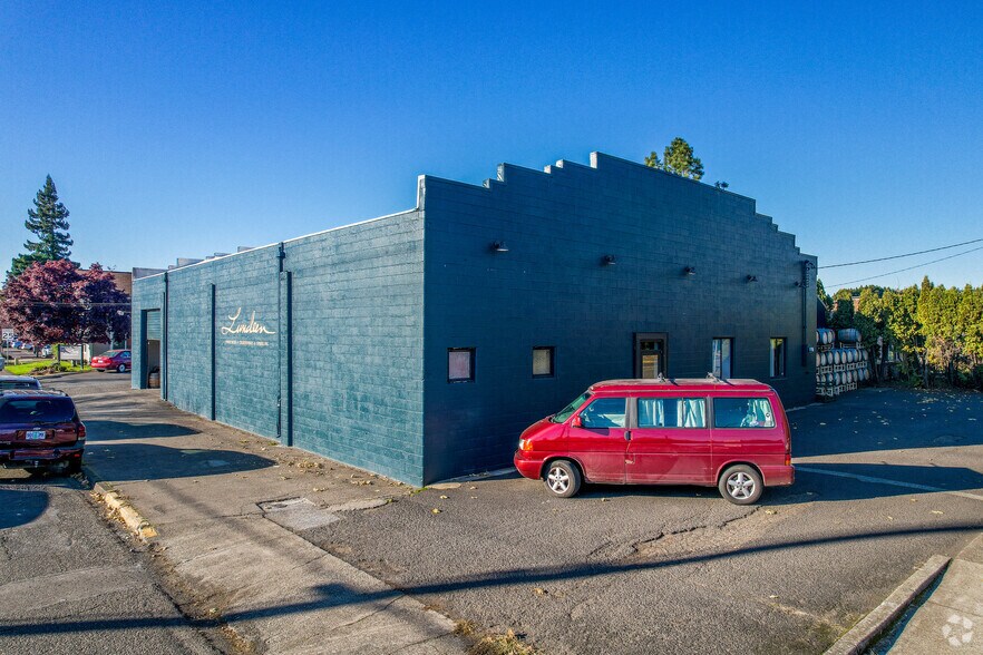 More Photos Of 475 NE 17th St, Mcminnville Storefront For Sale