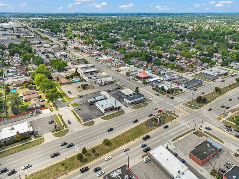 More Photos Of 15010 Fort St, Southgate Freestanding For Lease