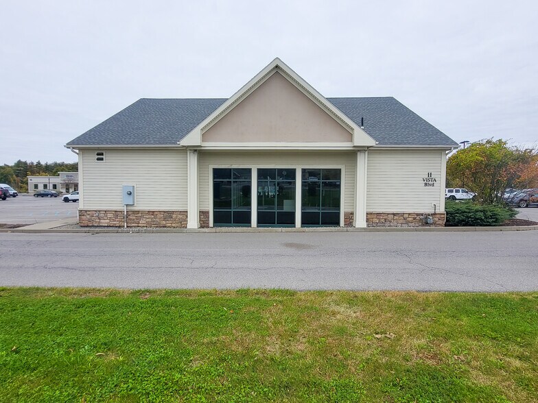 Primary Photo Of 11 Vista Blvd, Slingerlands Bank For Lease