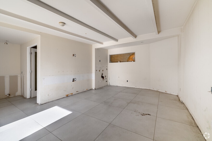 More Photos Of 2249 N Palm Canyon Dr, Palm Springs Hotel For Sale