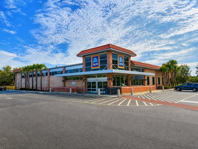 More Photos Of 14807 E Colonial Dr, Orlando Freestanding For Lease