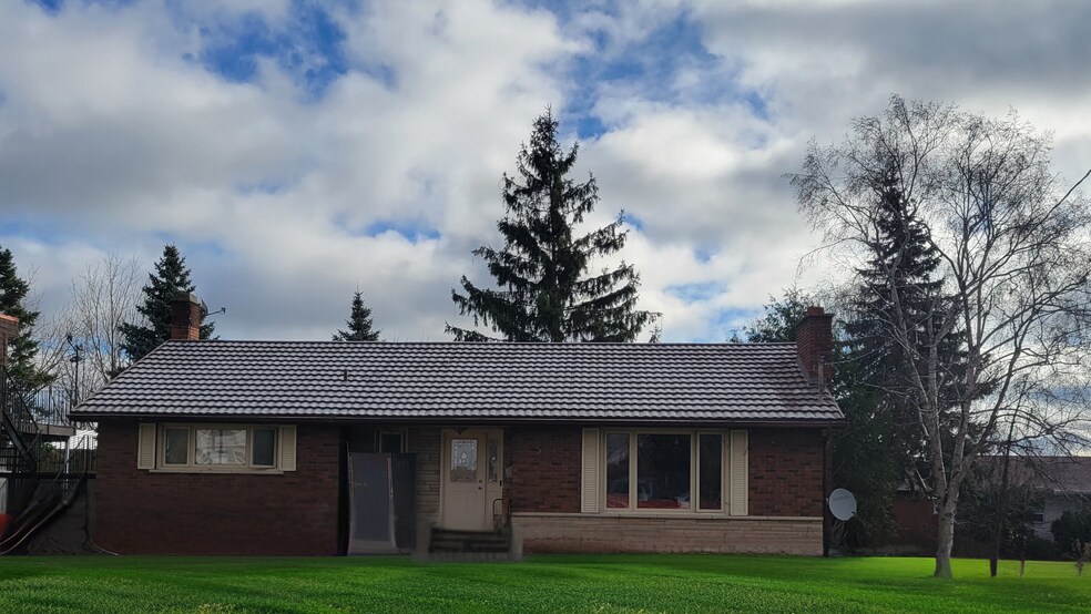 More Photos Of 534-540 Old Highway 2 Hwy, Trenton Apartments For Sale