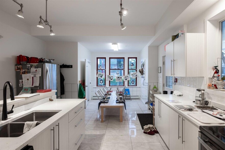 More Photos Of 4355 Granville St, Vancouver Schools For Sale