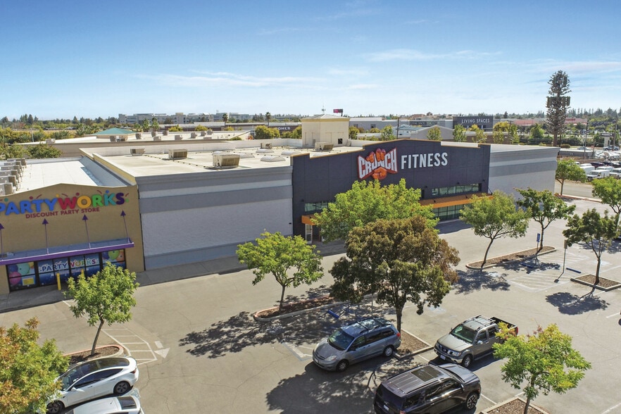 More Photos Of 7370-7374 N Blackstone Ave, Fresno Freestanding For Sale