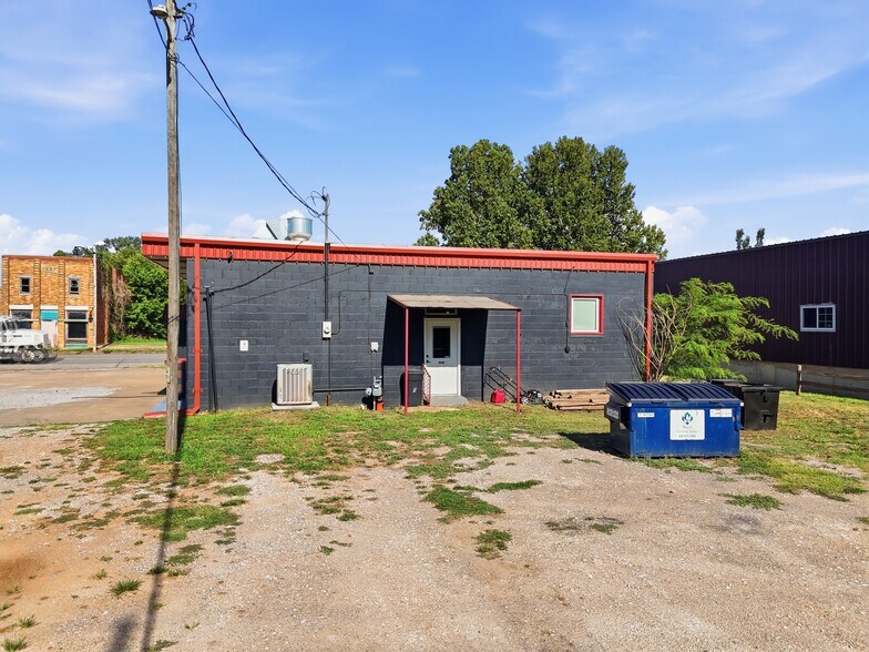 More Photos Of 112 N Chisholm Trl, Dover Restaurant For Sale
