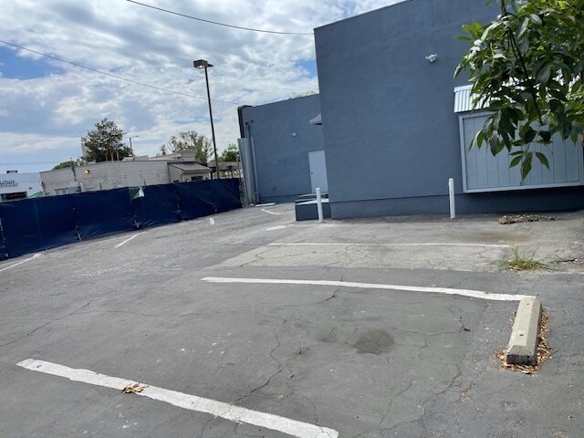 More Photos Of 19445-19449 Ventura Blvd, Tarzana Storefront For Sale