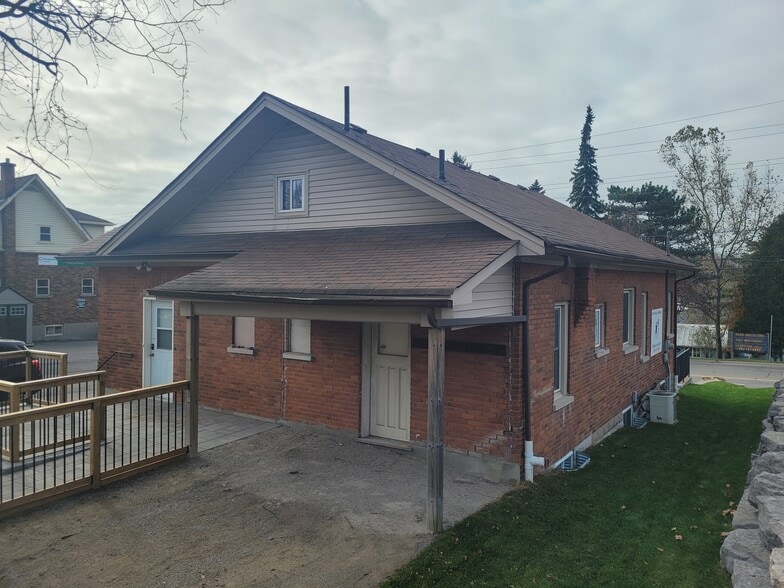 More Photos Of 23 Scugog St, Clarington Office For Sale