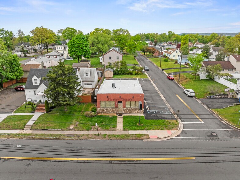 More Photos Of 136 Stelton Rd, Piscataway Freestanding For Sale