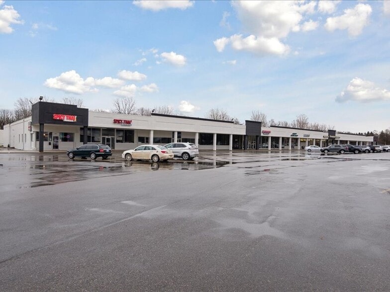 More Photos Of 2055 Gratiot Blvd, Marysville Unknown For Lease