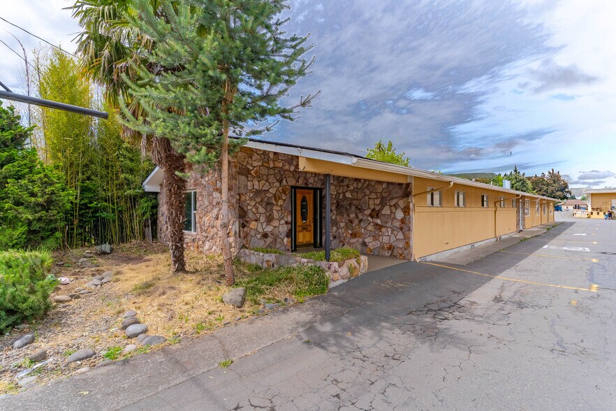 More Photos Of 151 W Washington St, Stayton Storefront Retail Office For Lease