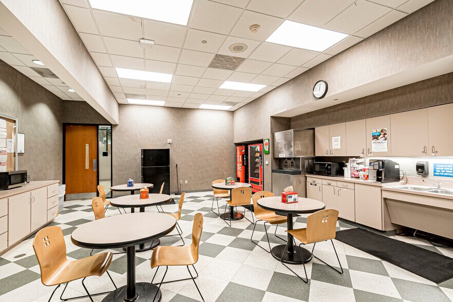 More Photos Of 5525 Reitz Ave, Baton Rouge Office For Lease