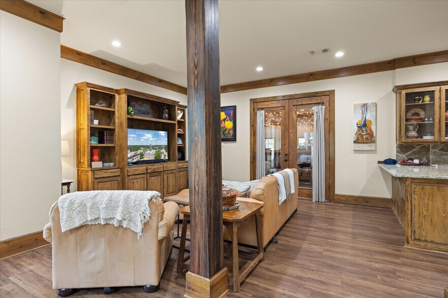 More Photos Of 1904 Floyd Rd, Weatherford Specialty For Sale