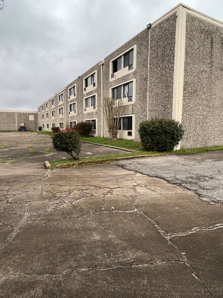 More Photos Of 9009 Boone Rd, Houston Assisted Living For Lease