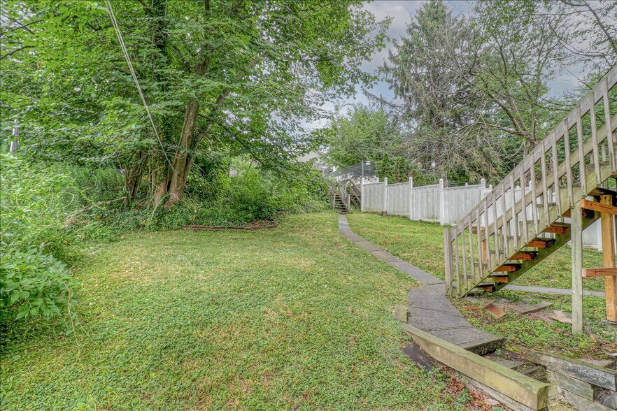 More Photos Of 914 Madison Ave, Scranton Apartments For Sale