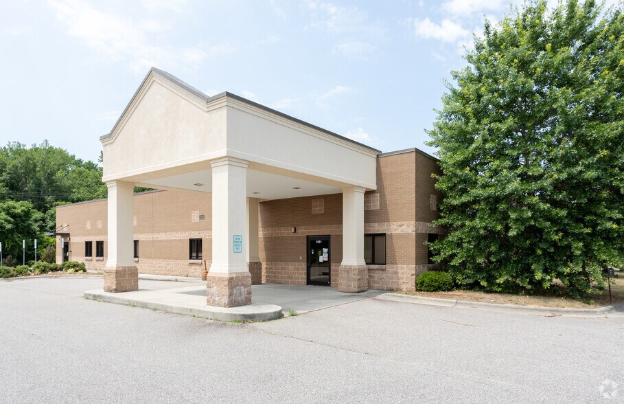 More Photos Of 1061 Aberdeen Rd, Laurinburg Medical For Sale