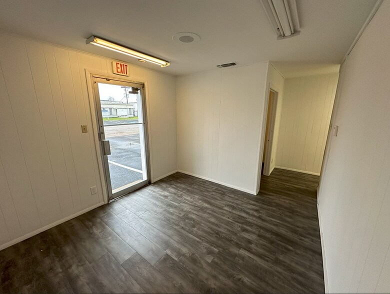 More Photos Of 5909 Eden Dr, Haltom City Warehouse For Sale