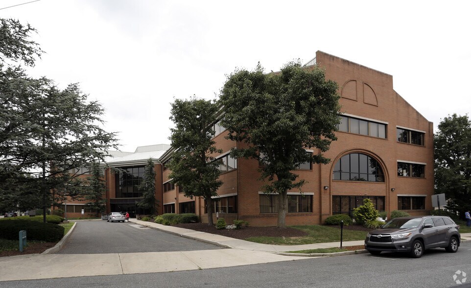 More Photos Of 200 E State St, Media Office For Lease