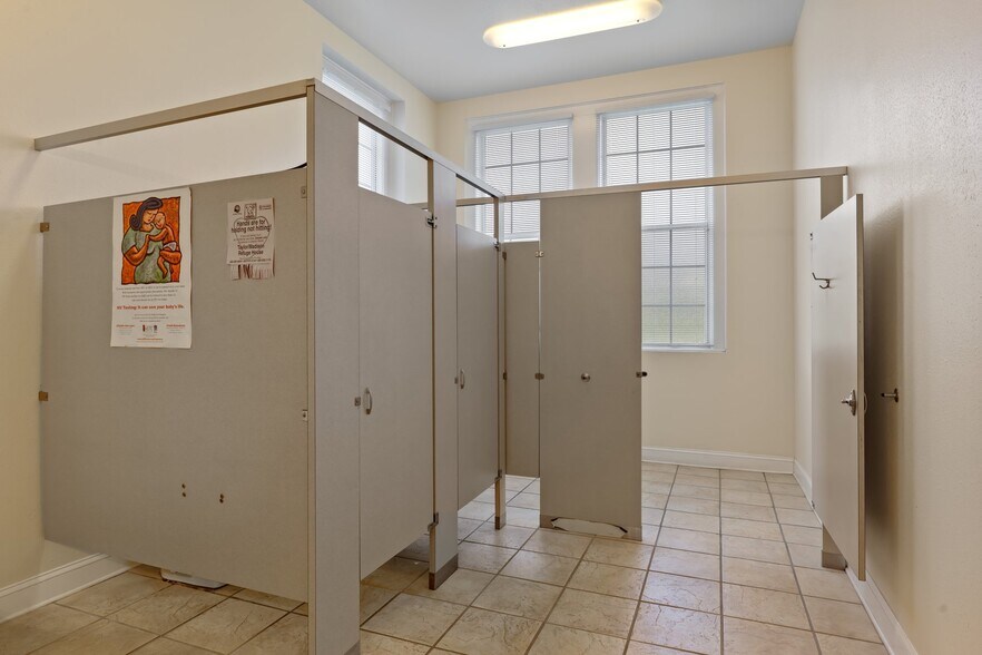 More Photos Of 1476 SW Main St, Greenville Medical For Sale