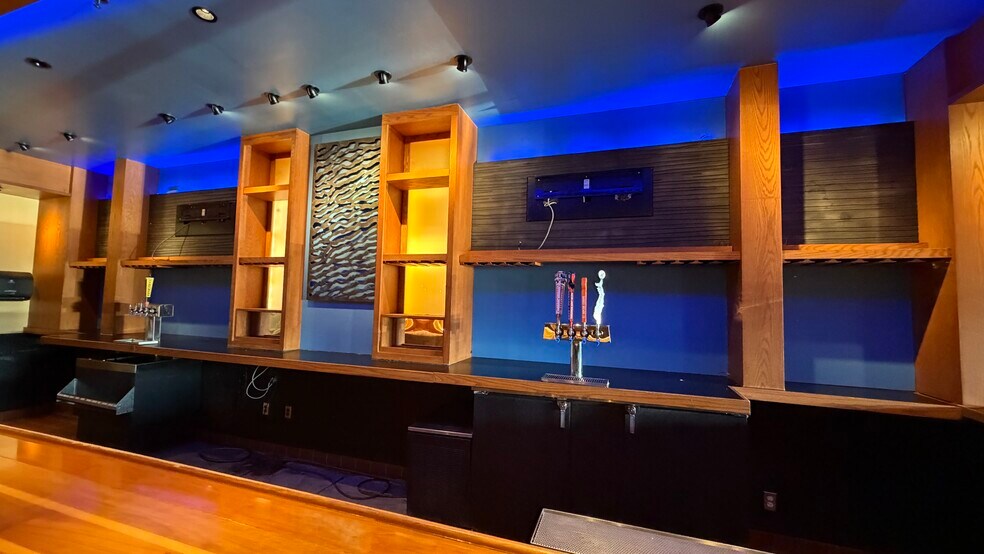 More Photos Of 2124-2162 Merrick Ave, Merrick Unknown For Lease