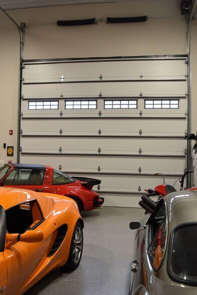 More Photos Of 2108-2260 Ferry Rd, Naperville Showroom For Sale