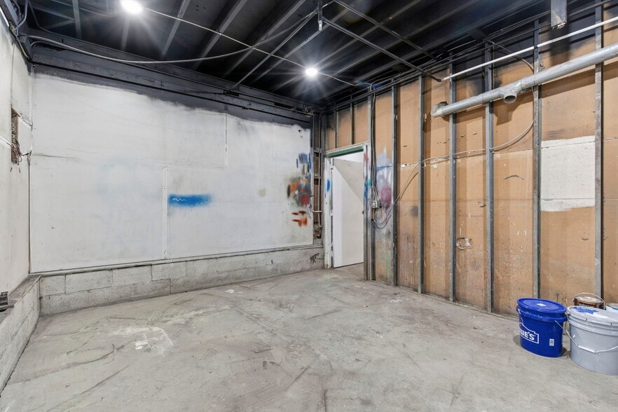 More Photos Of 1424 E Florida St, Springfield Light Manufacturing For Sale