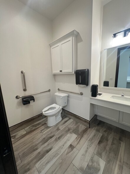 More Photos Of 17935 N Pennsylvania Ave, Edmond Unknown For Lease