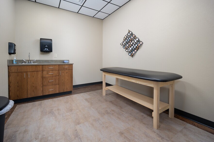 More Photos Of 4200 Carriage Way, Weatherford Medical For Lease