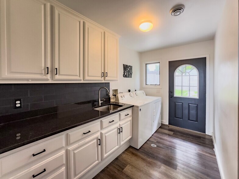 More Photos Of 203 Frank Ave NW, Elysian Specialty For Sale